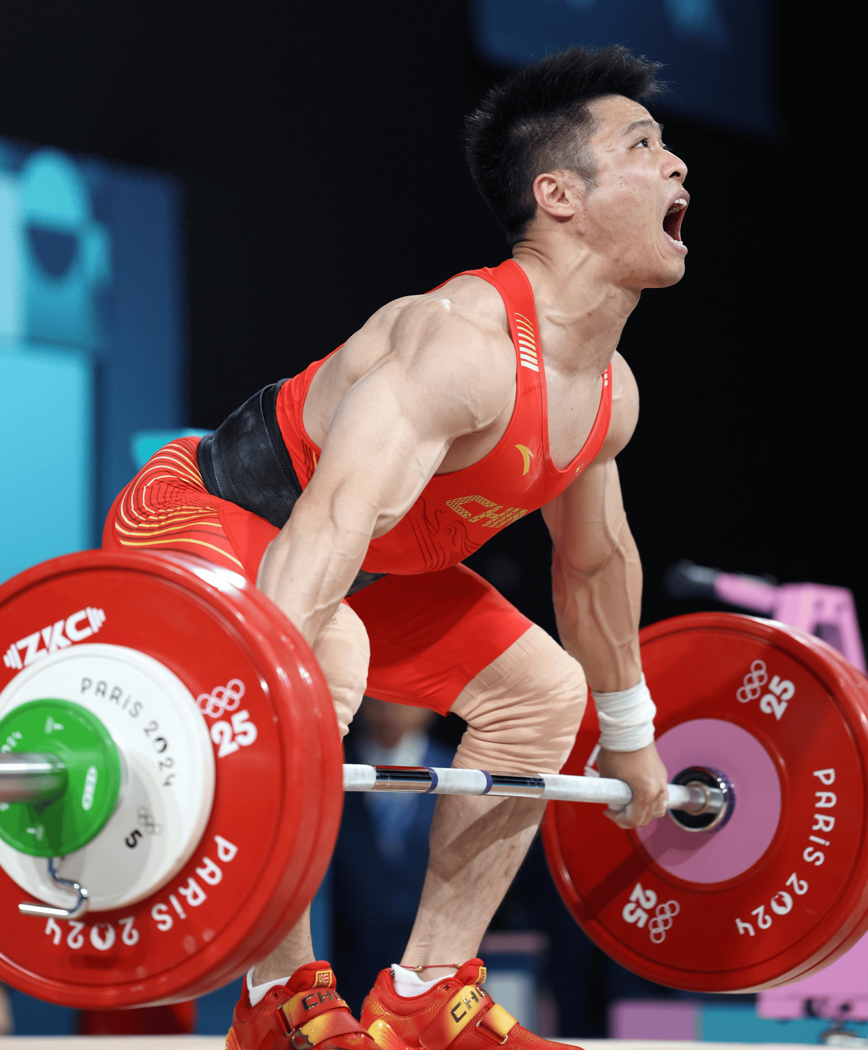 举重比赛中国代表团强势登顶